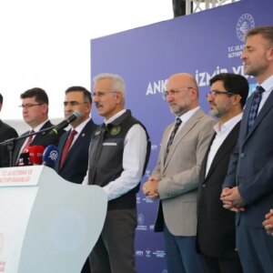 bakan uraloglu ankara izmir arasi seyahat suremiz 35 saate dusecek CR2CCZRO