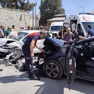 bitliste kafa kafaya carpisan otomobillerde 5i cocuk 10 kisi yaralandi qIjMATDF