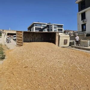 freni bosalan kamyon devrildi kOYMIajT