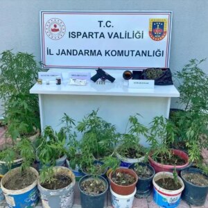 ispartada uyusturucu operasyonu 2 gozalti QpbXX8fL