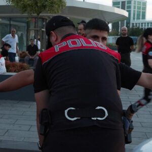 istanbulda polis alarma gecti didik didik arandilar FgBiLbRH