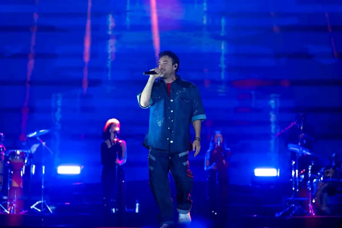 murat dalkilic erzurumda cosku dolu bir konser verdi hOXKJk1n