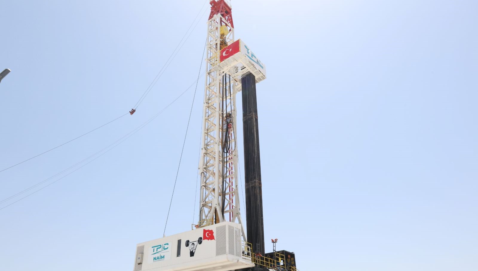 seyit onbasi ve naim suleymanoglu sondaj kuleleri goreve basladi FRfh7hgt