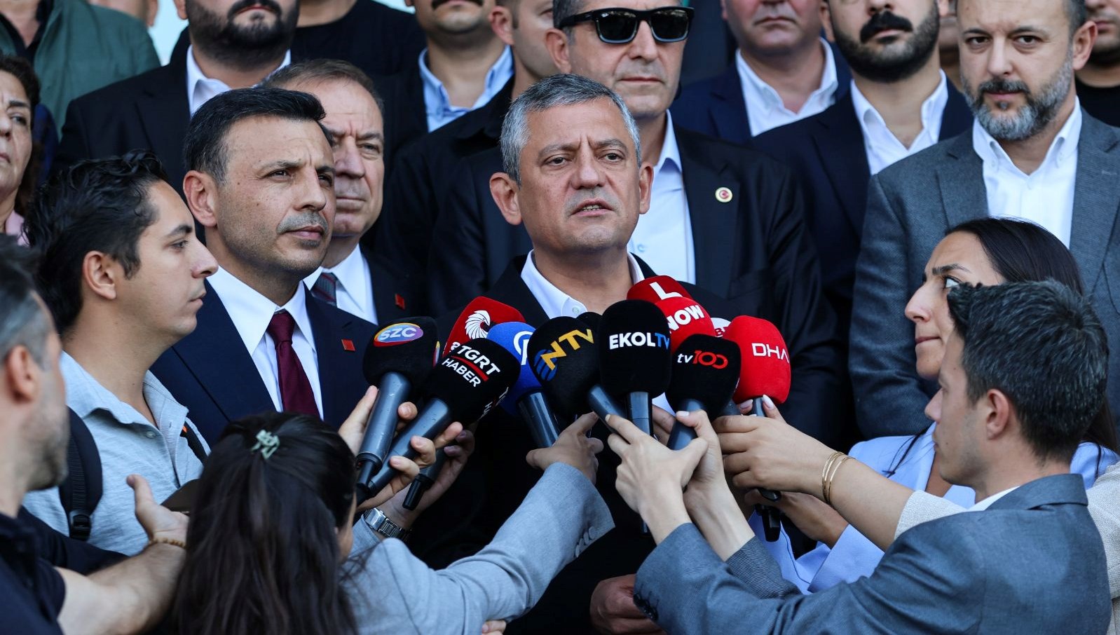 ak partiden ozgur ozel hakkinda suc duyurusu KU3wHQhd