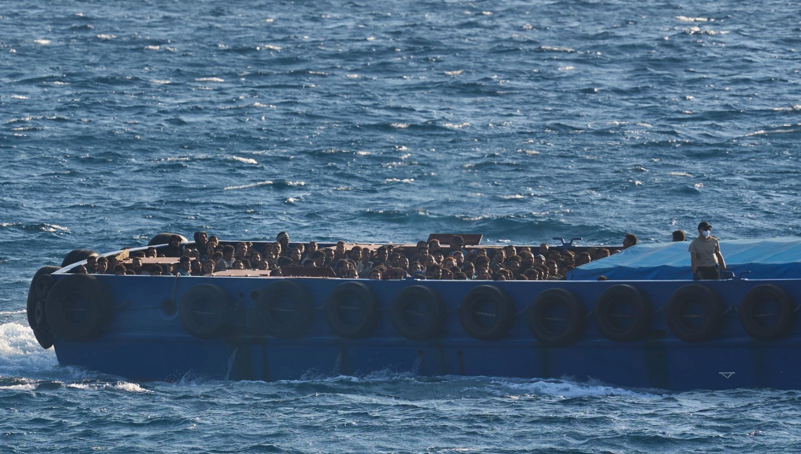 gocmen teknesinde yangin en az 50 kisi oldu UtudzAiv