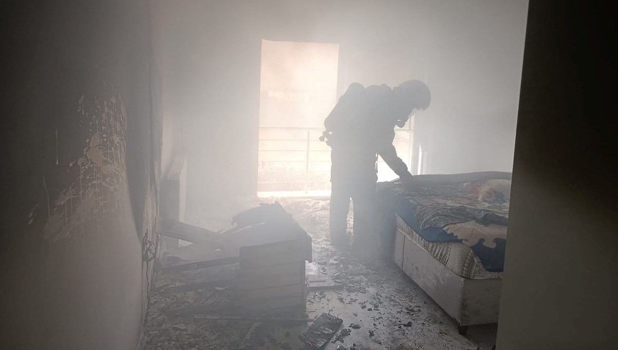 arsuzda bir ev alevlere teslim oldu NlhbbOXF.jpg