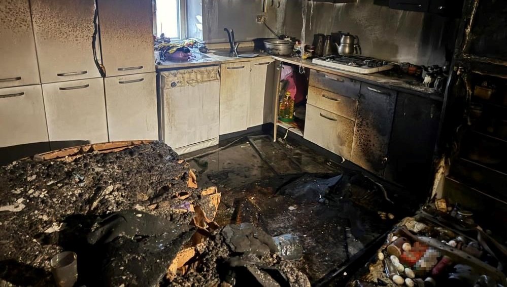 boluda mutfakta baslayan yangin evi yakti 4AjwUAqW