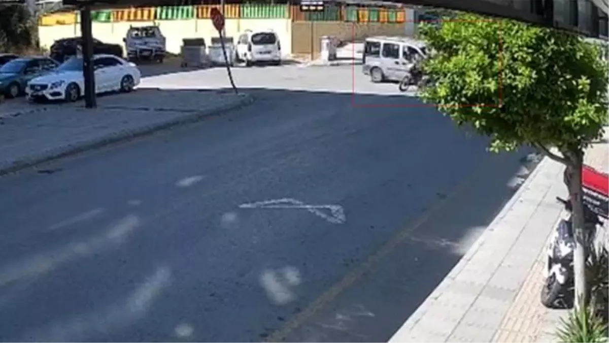 mersinde motosiklet kazasi 2si cocuk 4 yarali fbEzeNcp.jpg