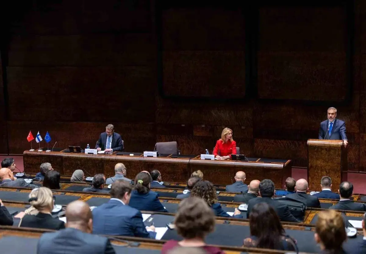 hakan fidandan finlandiyada onemli konusma QqkzlcW4.jpg