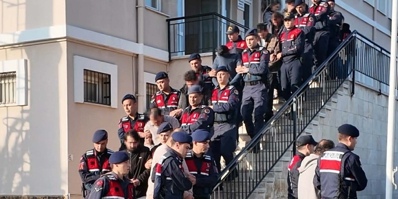 sahte borsa cetesine 7 ilde operasyon 457 milyon liralik vurgun FfCAkvVe.jpg