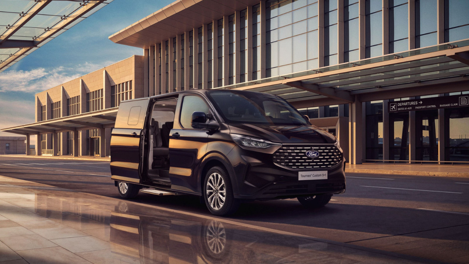 Ford Tourneo Custom 9+1 Türkiye Pazarında: 170 PS Gücünde Dizel Motor ile Tanıtıldı
