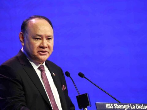 Çin, Filipinler Savunma Bakanı’na Yaptırım Uyguladı