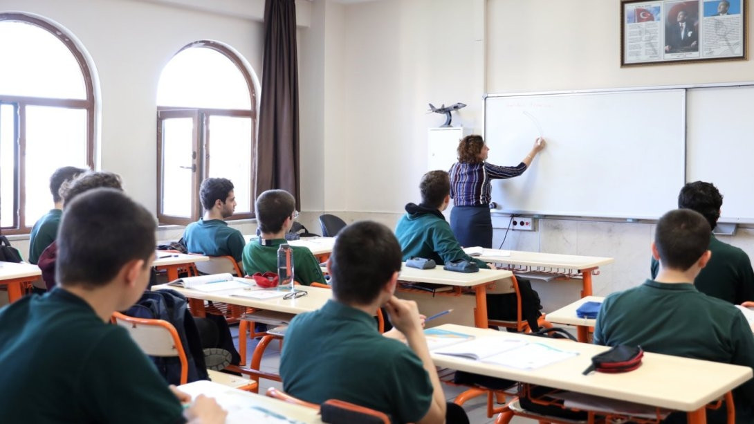 Okullarda guvenlik onlemleri yeni yonetmelikle masa sira aranabilecek zeaN2cHp
